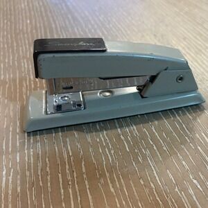 Vintage‎ Small Metal Swingline #711 W/R gray Stapler made in USA